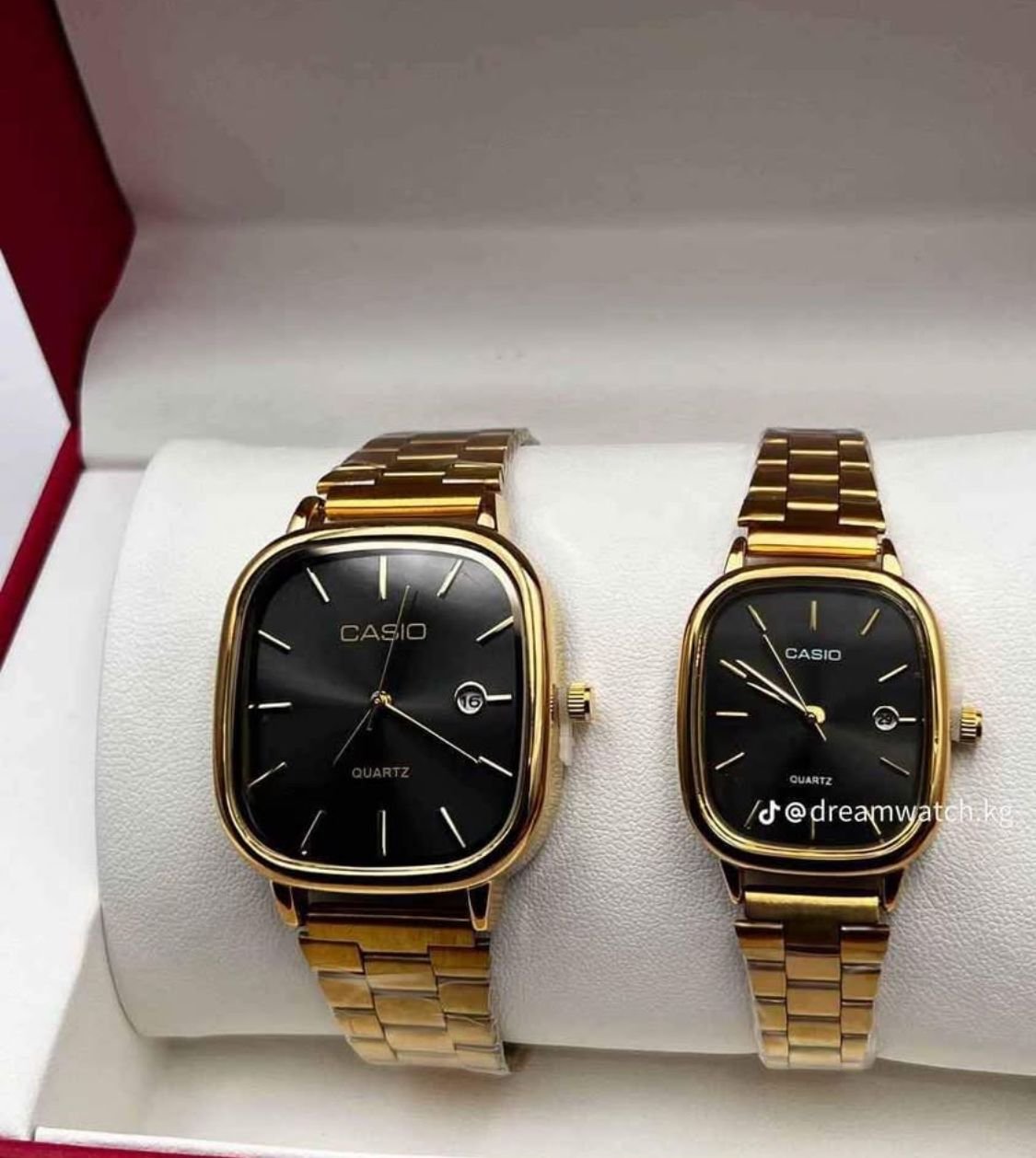 gold chain black dial